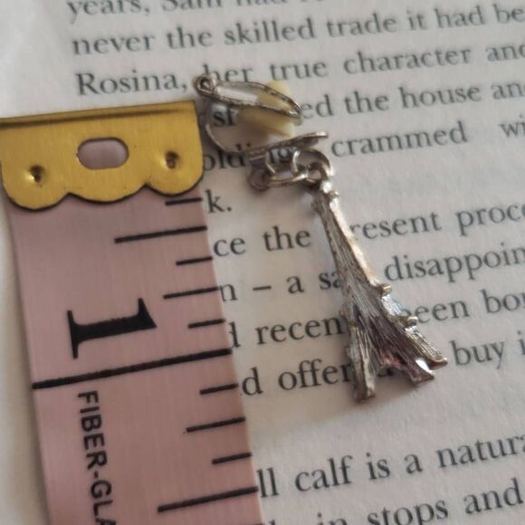 Eiffle Tower Earrings - Picture 4 of 4